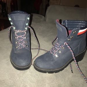 TOMMY HILFIGER Boots. Sweat shirt. Pants. Winter coat. Etc…..